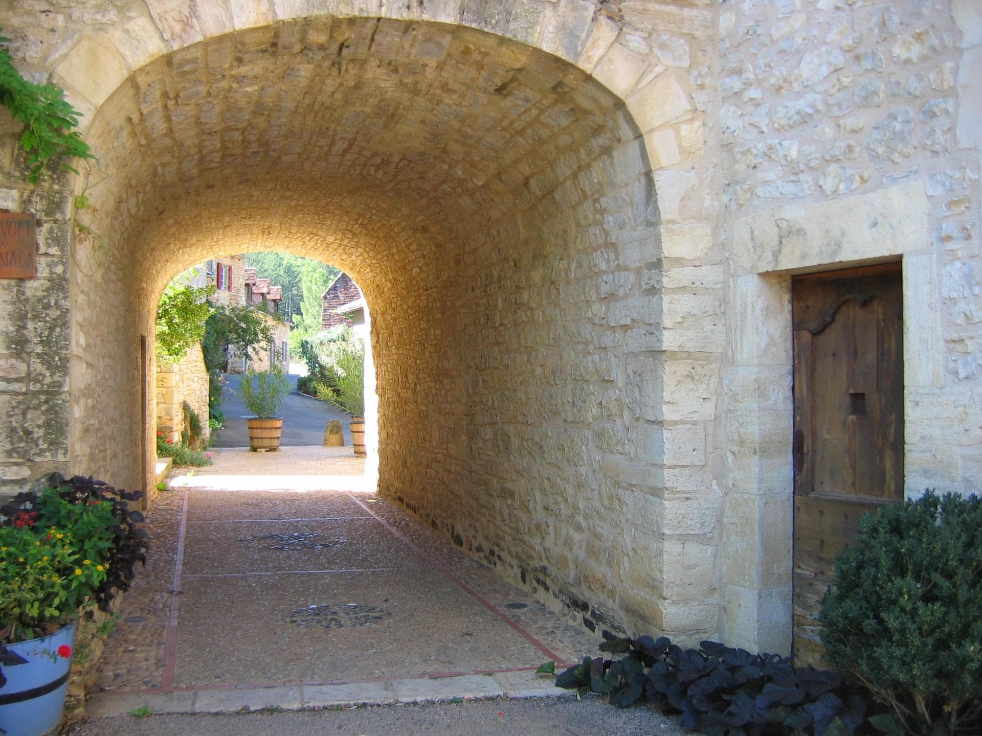 Arche de pierre du village de Nuzéjouls